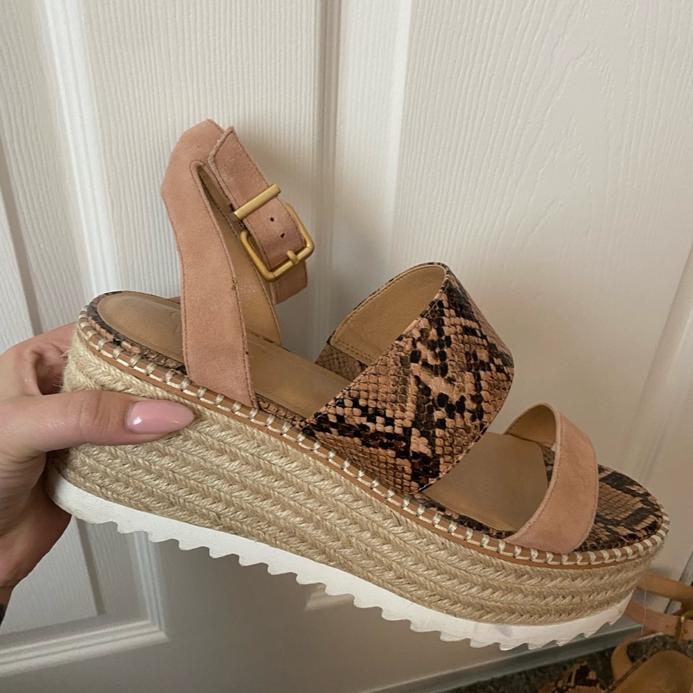 Impressions Online Boutique Crown vintage wedge snake skin suede size 10